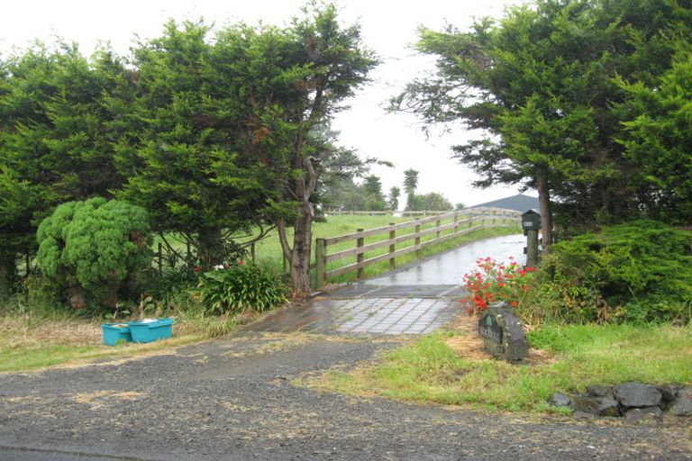 Photo of property in 412 Waihoehoe Road, Drury, 2577