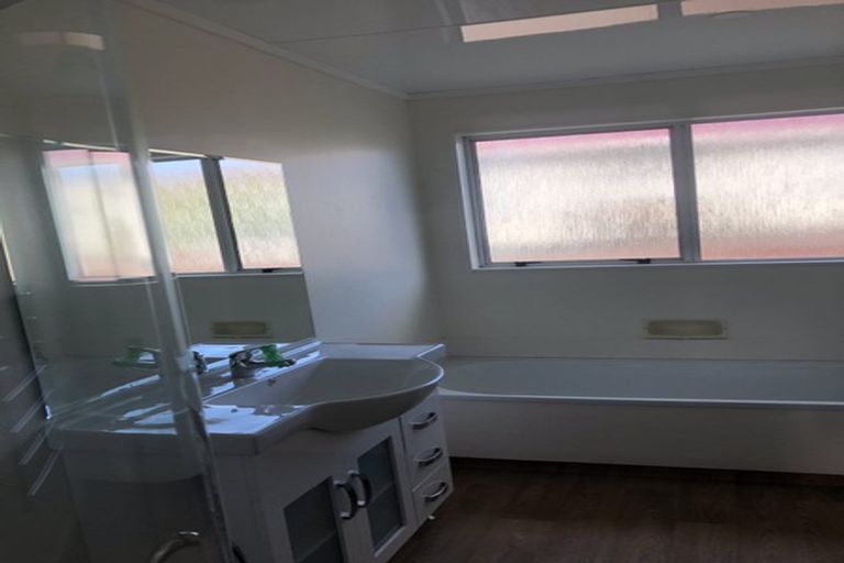 Photo of property in 23 Colchester Crescent, Newlands, Wellington, 6037