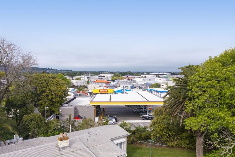 Photo of property in 12 East Street, Pukekohe, 2120