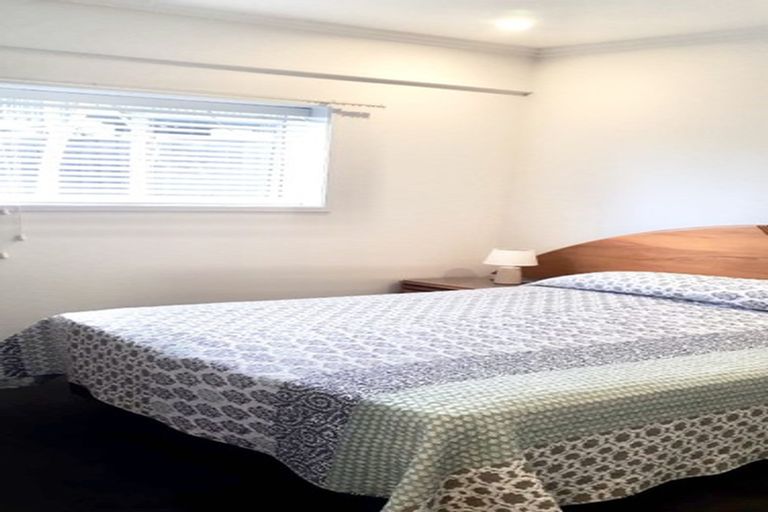 Photo of property in 1/88 East Coast Road, Milford, Auckland, 0620