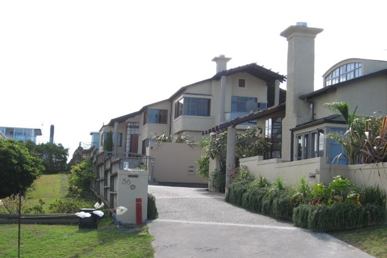 Photo of property in 2/56 Seaview Road, Castor Bay, Auckland, 0620