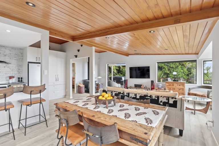 Photo of property in 19 Cascade Avenue, Waiatarua, Auckland, 0604