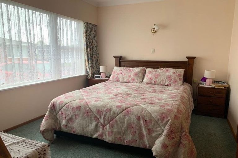 Photo of property in 8 Eton Place, Levin, 5510