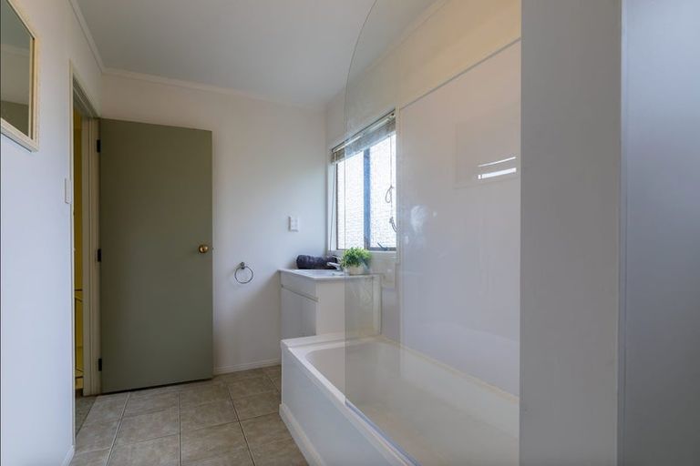 Photo of property in 2/3 Akehurst Avenue, New Lynn, Auckland, 0600