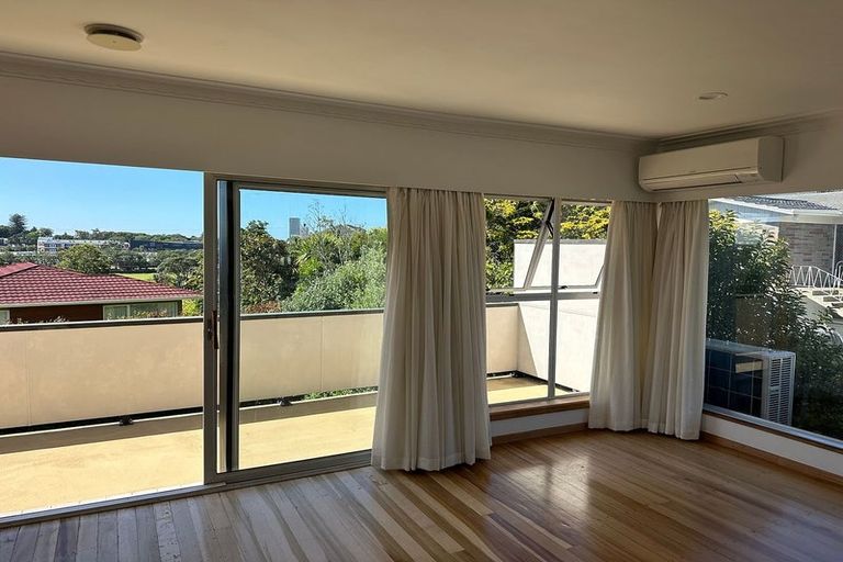 Photo of property in 12a Westwell Road, Belmont, Auckland, 0622