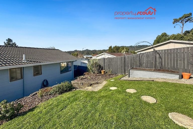 Photo of property in 2 Whitechapel Grove, Stokes Valley, Lower Hutt, 5019