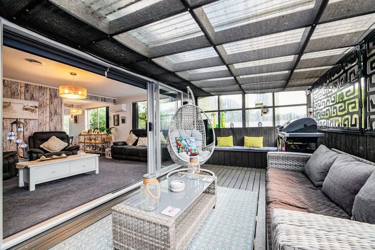 Photo of property in 51 Onedin Place, Titirangi, Auckland, 0604