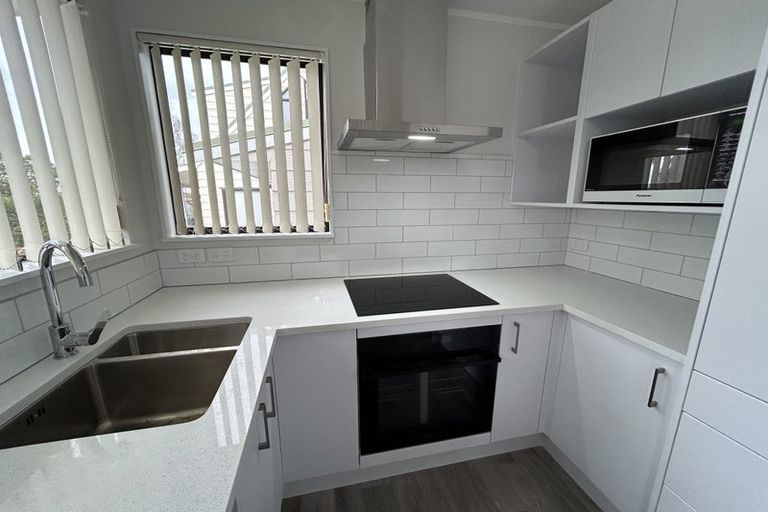 Photo of property in 14 Chablis Place, Henderson, Auckland, 0612