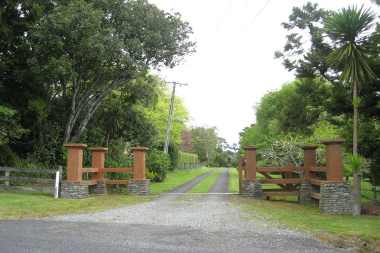 Photo of property in 214 Pomona Road, Kumeu, 0891