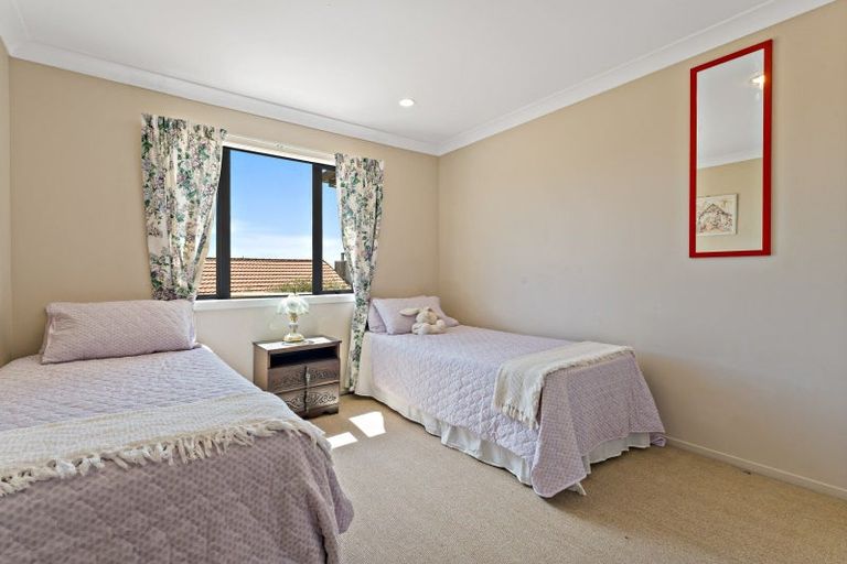 Photo of property in 11 Mackwell Road, Fairview Heights, Auckland, 0632