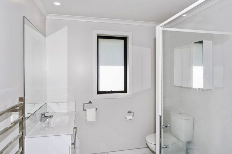 Photo of property in 9 Coach Road, Kingseat, Papakura, 2580