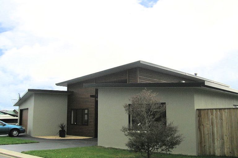 Photo of property in 36 Monarch Place, Paraparaumu Beach, Paraparaumu, 5032