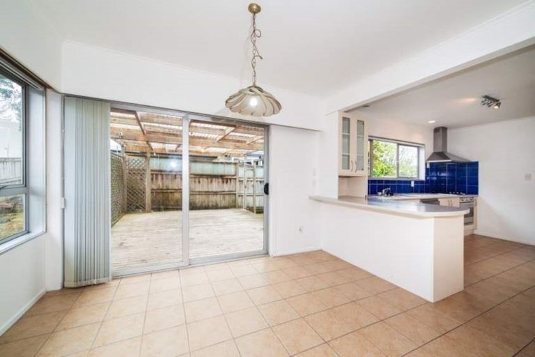 Photo of property in 33 Sunnynook Road, Forrest Hill, Auckland, 0620