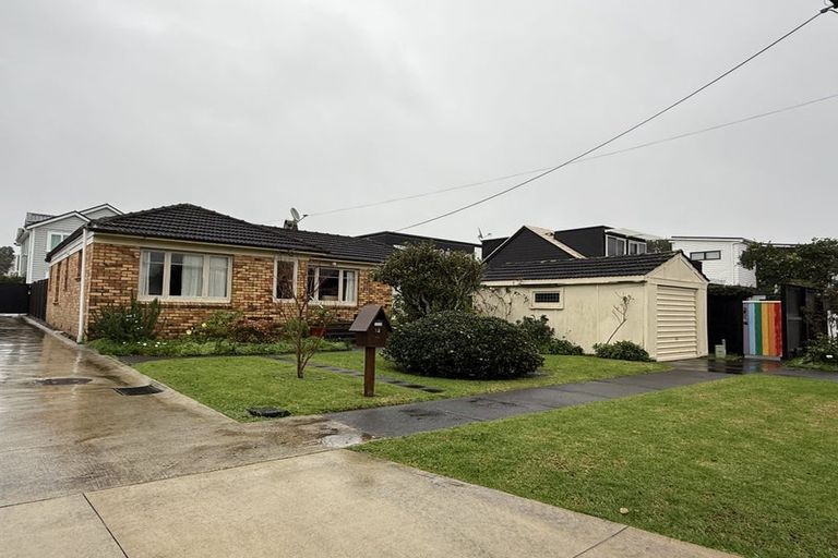 Photo of property in 12 Crete Avenue, Milford, Auckland, 0620