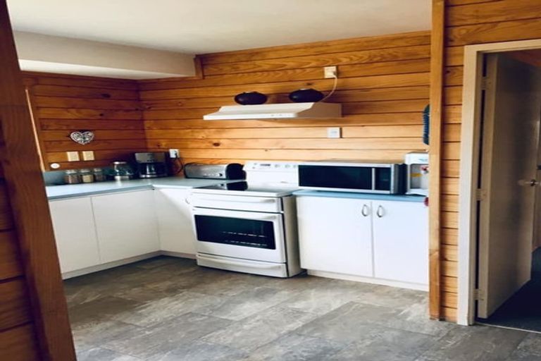Photo of property in 2/12 Ballini Rise, West Harbour, Auckland, 0618
