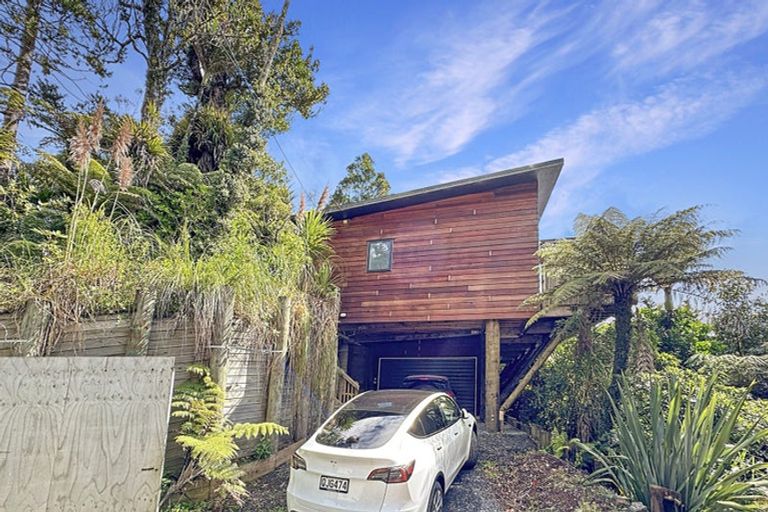 Photo of property in 144 Opanuku Road, Henderson Valley, Auckland, 0612