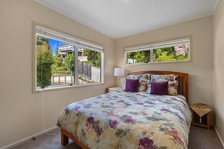 Photo of property in 2/12 Wanita Place, Totara Vale, Auckland, 0629