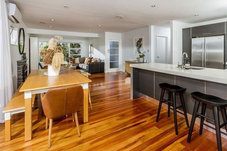 Photo of property in 20 Lynden Avenue, Hillcrest, Auckland, 0627