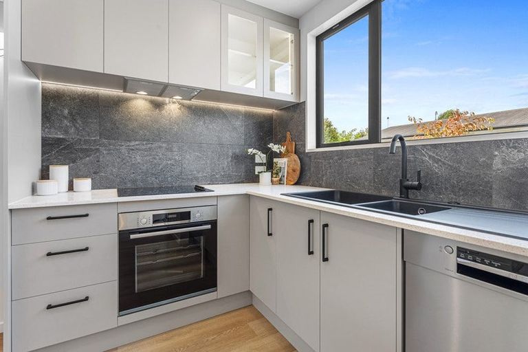 Photo of property in 8/29 Main Road South, Sockburn, Christchurch, 8042