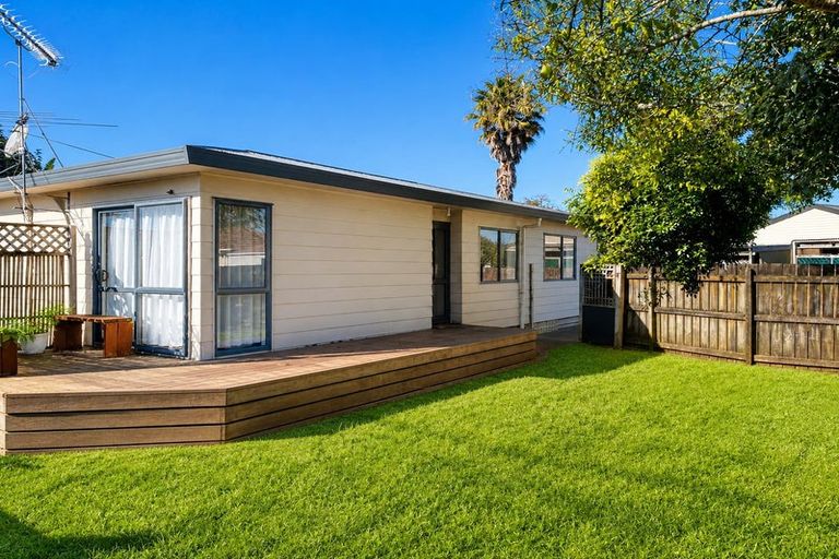 Photo of property in 56 Sutton Crescent, Papakura, 2110