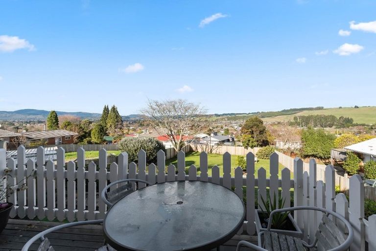 Photo of property in 17 Mountain Road, Western Heights, Rotorua, 3015