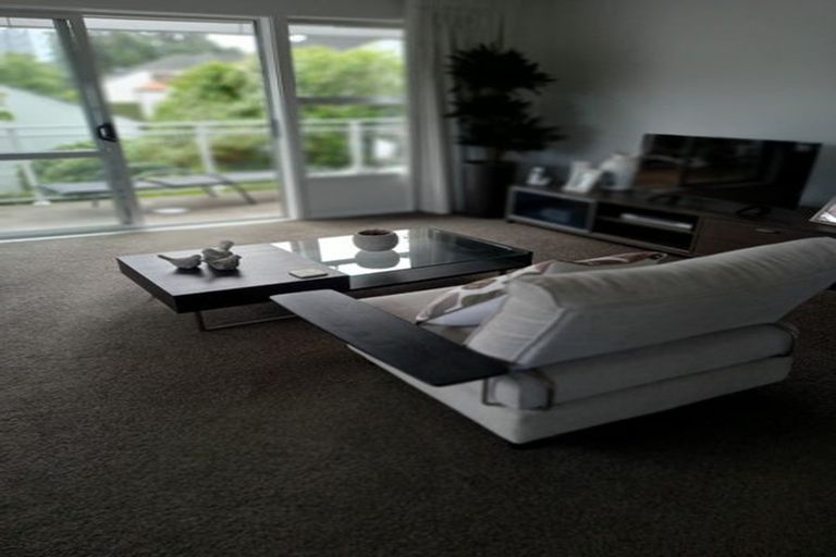 Photo of property in 1/14 Frieston Road, Milford, Auckland, 0620