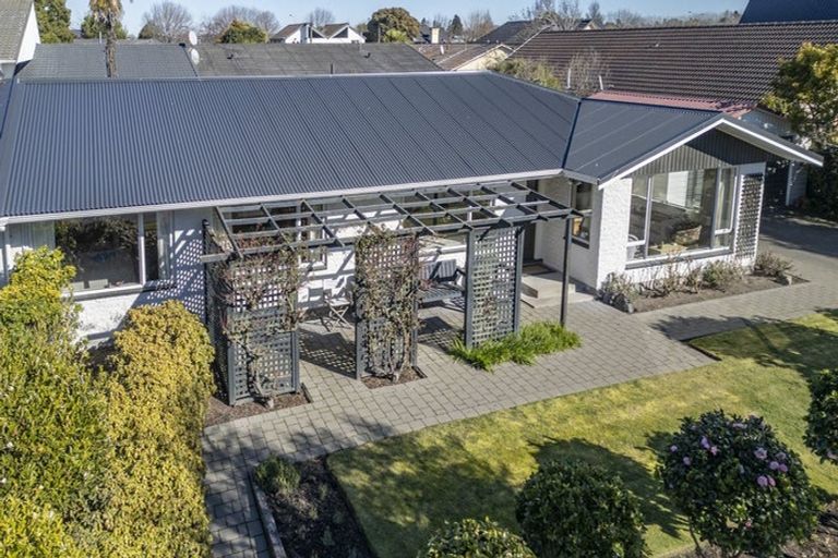 Photo of property in 3 Rachel Place, Avonhead, Christchurch, 8042