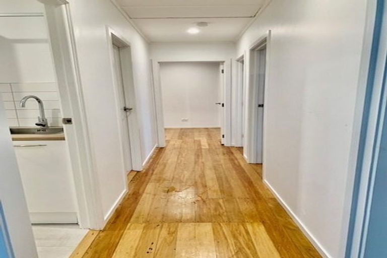 Photo of property in 29 Sylvan Crescent, Te Atatu South, Auckland, 0610