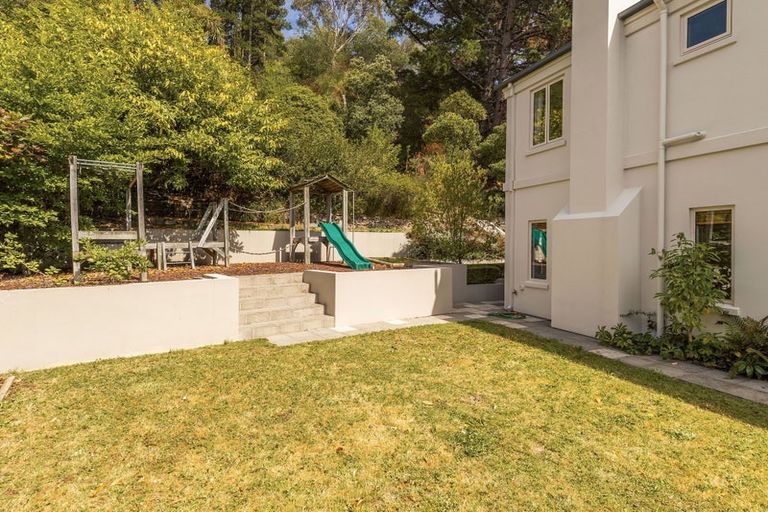 Photo of property in 16 Basil Place, Mount Pleasant, Christchurch, 8081