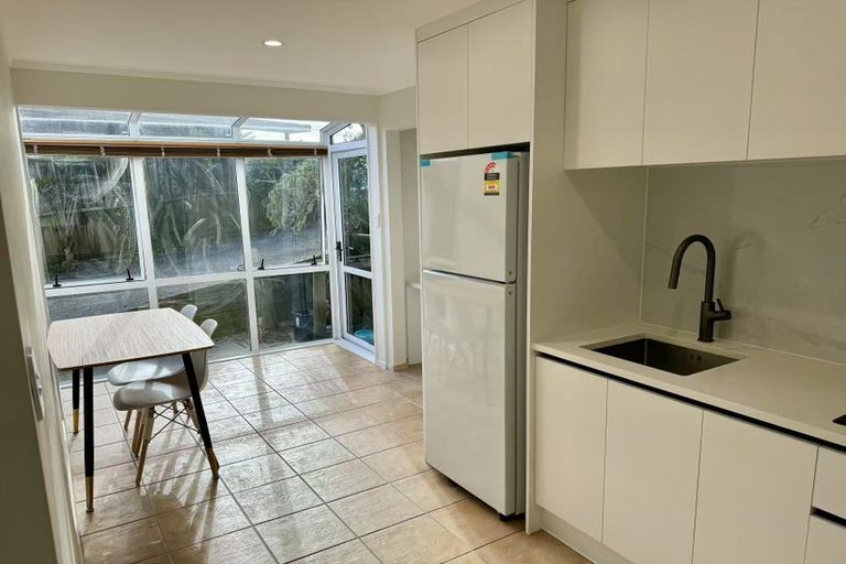 Photo of property in 1/3 Manutara Avenue, Forrest Hill, Auckland, 0620