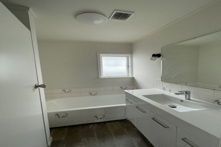 Photo of property in 10 Madison Place, Forrest Hill, Auckland, 0620