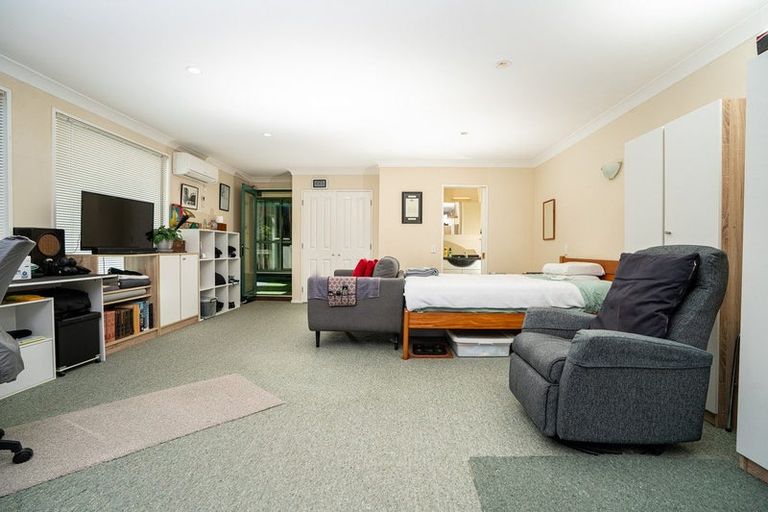 Photo of property in 2 Huntingdon Street, Northland, Wellington, 6012