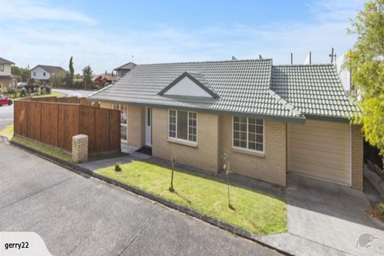 Photo of property in 6 Coupland Court, Glendene, Auckland, 0602