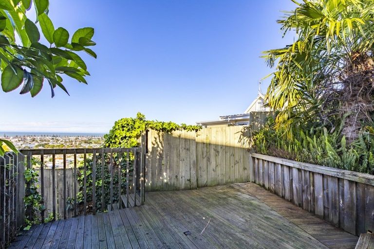 Photo of property in 19 Havelock Road, Hospital Hill, Napier, 4110