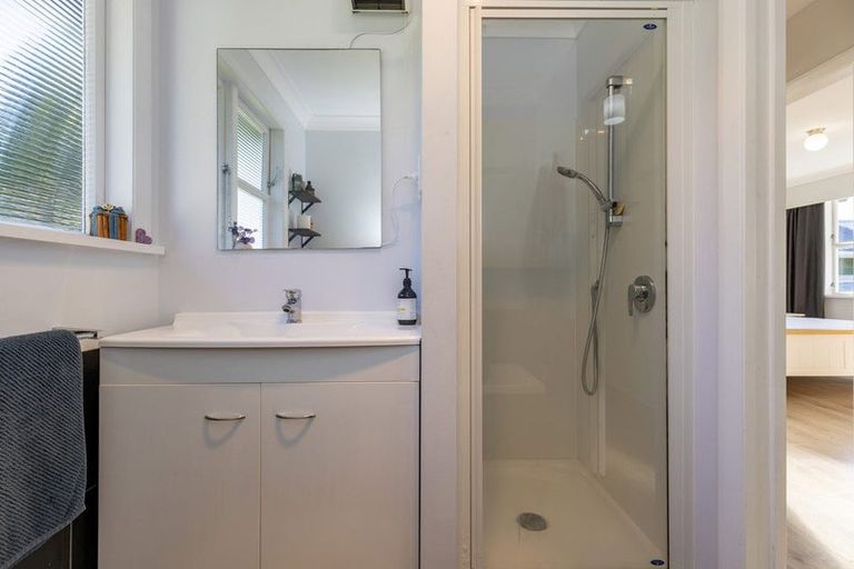 Photo of property in 34 Kaitawa Crescent, Paraparaumu, 5032