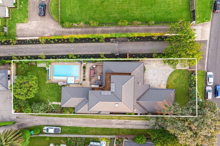 Photo of property in 32 Cockle Bay Road, Cockle Bay, Auckland, 2014