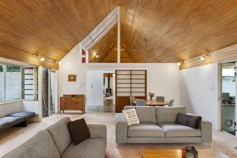 Photo of property in 17 Cobblestone Lane, Hillcrest, Auckland, 0627