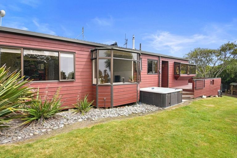 Photo of property in 10 Hewetson Road, Upper Moutere, 7175