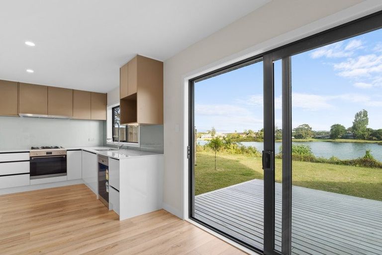 Photo of property in 9 Seaside Place, Pakuranga, Auckland, 2010