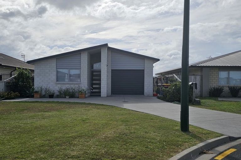 Photo of property in 16 Fuller Street, Papamoa Beach, Papamoa, 3118