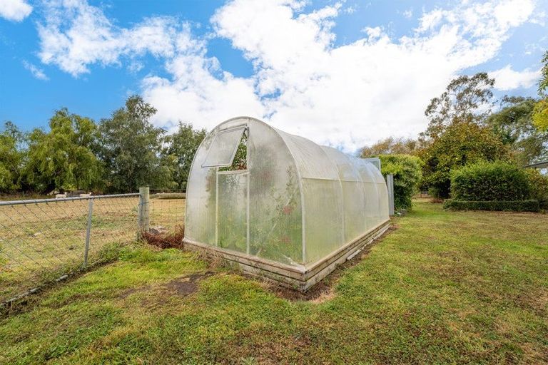 Photo of property in 72 Timaru Road, Waimate, 7924