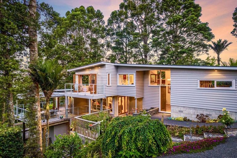 Photo of property in 20 Rangiwai Road, Titirangi, Auckland, 0604