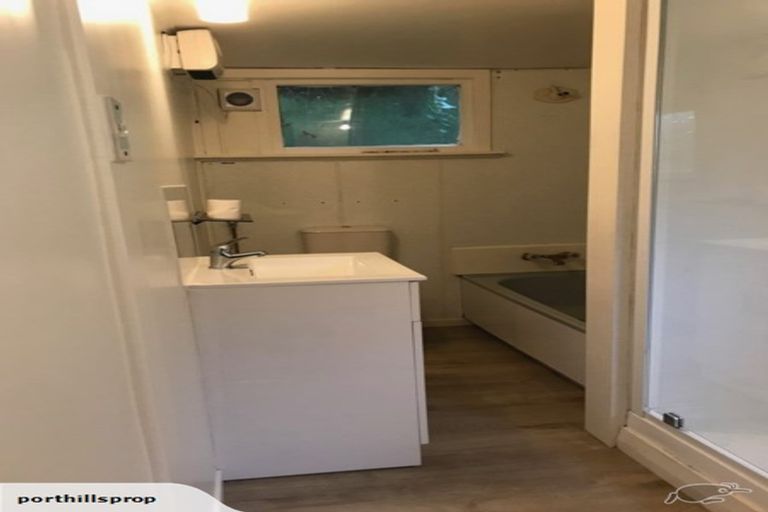 Photo of property in 22 Hawkhurst Road, Lyttelton, 8082