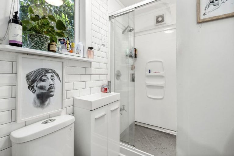 Photo of property in 10 Governor Road, Northland, Wellington, 6012