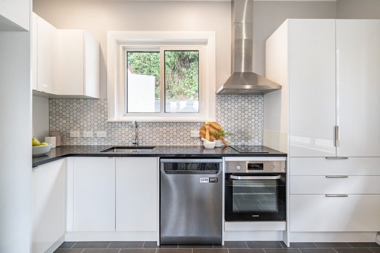 Photo of property in 26 Queens Drive, Kilbirnie, Wellington, 6022