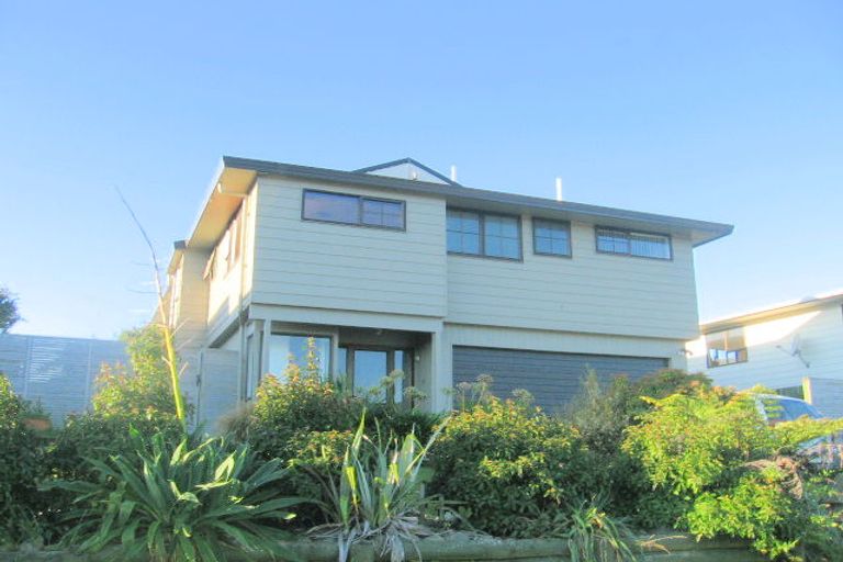 Photo of property in 6 Barque Crescent, Whitby, Porirua, 5024