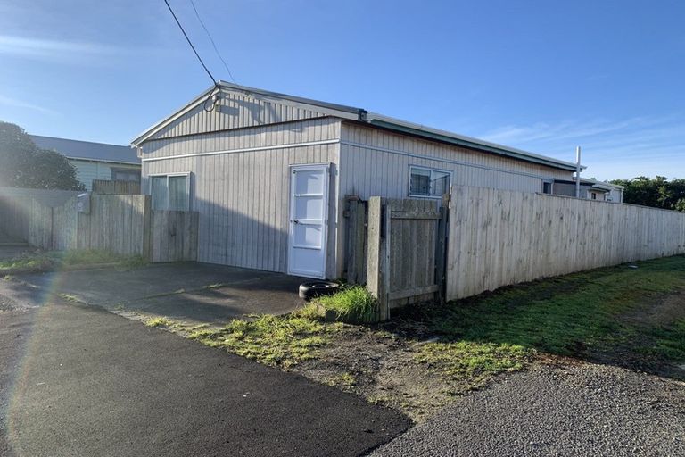 Photo of property in 5 Meredith Street, Patea, 4520
