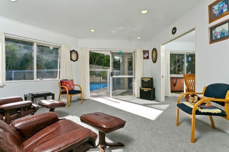 Photo of property in 27 Crestview Place, Browns Bay, Auckland, 0630