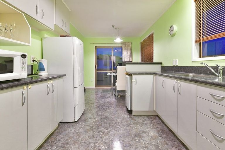 Photo of property in 114 Weatherly Road, Torbay, Auckland, 0630