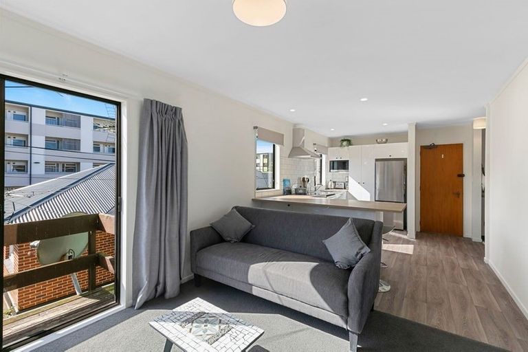 Photo of property in 2/615 Evans Bay Parade, Kilbirnie, Wellington, 6022